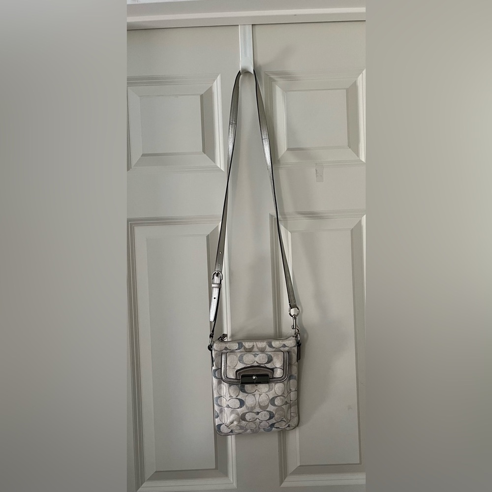 Coach Signature Silver Leather Trim Swingpack Shoulder Crossbody Handbag Purse